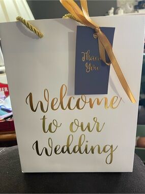 20 Wedding Gift Bags with Gold Foil 'Welcome to our Wedding' - White and Gold